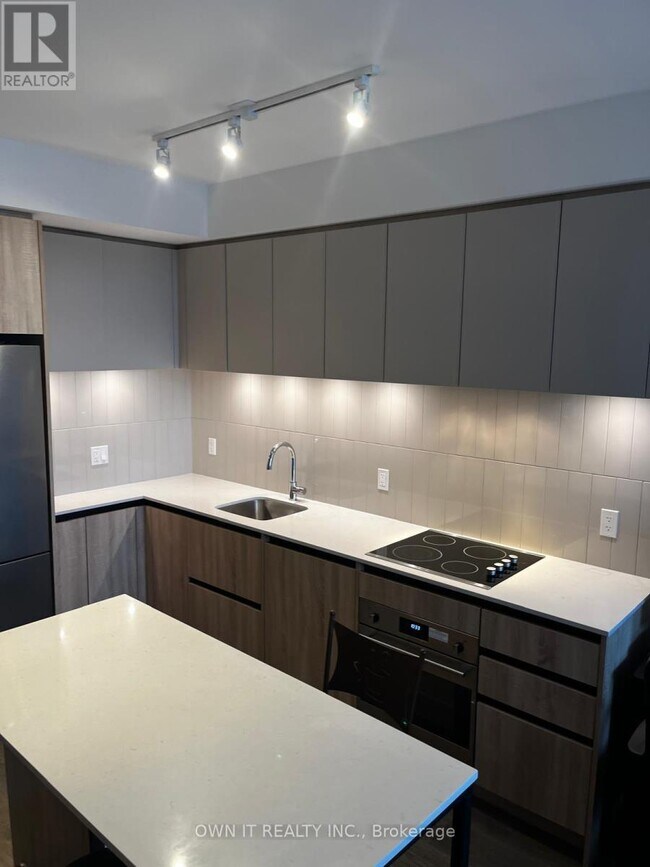 Building Photo - 7950 Bathurst St