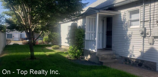 Building Photo - 2 br, 1 bath House - 2821 E. Diamond Ave.