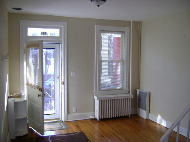Building Photo - 246 Warren St NE
