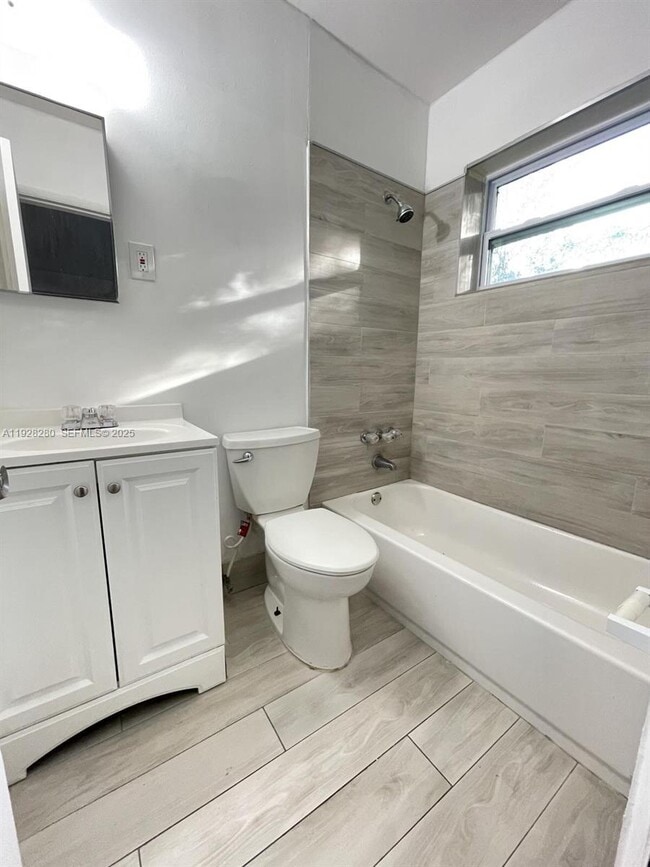 Foto del edificio - 330 SW 19th St