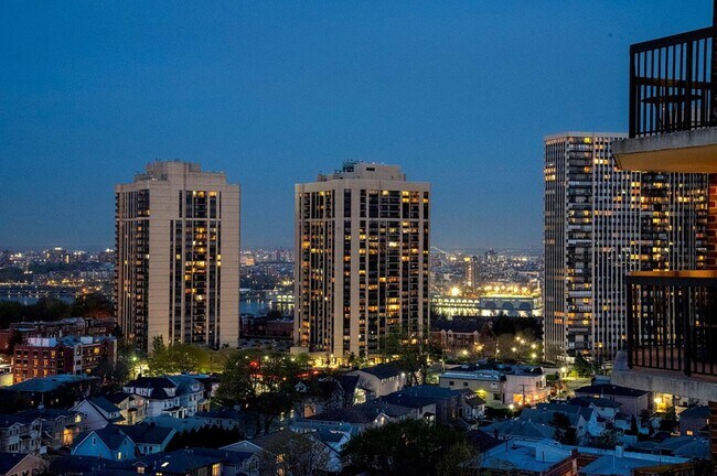Foto del edificio - 770 Anderson Ave