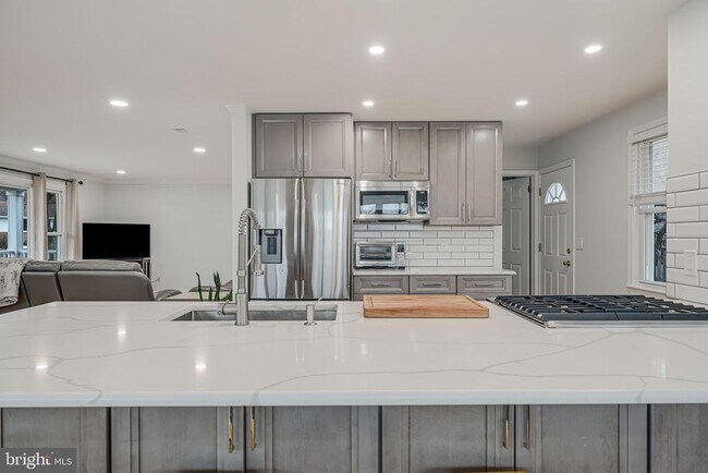 Foto del edificio - 6812 Beechview Dr