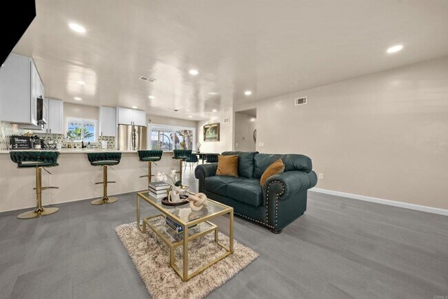 Foto del edificio - Charming 3-Bedroom Home with Pool and Scen...