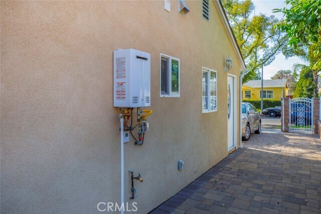 Foto del edificio - 7822 Hazeltine Ave