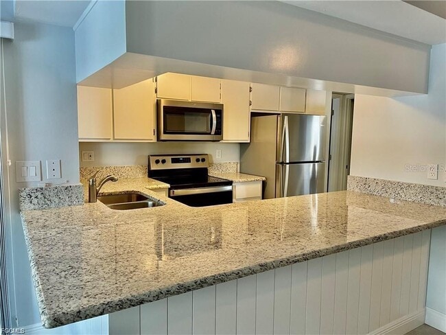 Building Photo - 5650 Trailwinds Dr