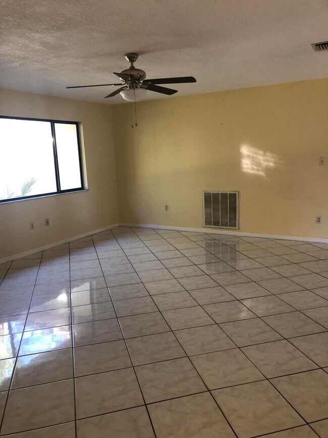 Building Photo - 7805 Penny Ln