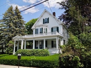 Building Photo - 9 Brewster St