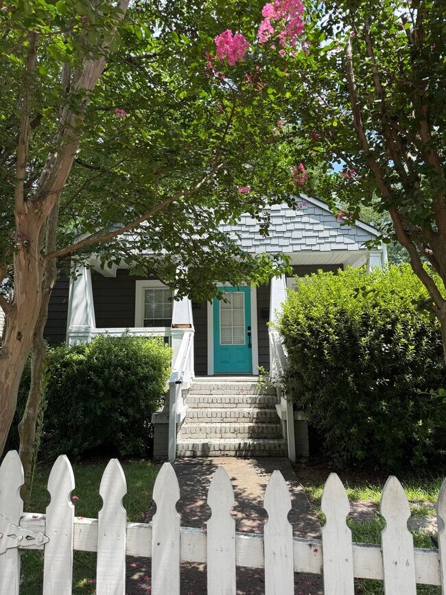 Foto del edificio - Bungalow in Charlotte with 2 bedrooms, 2 baths