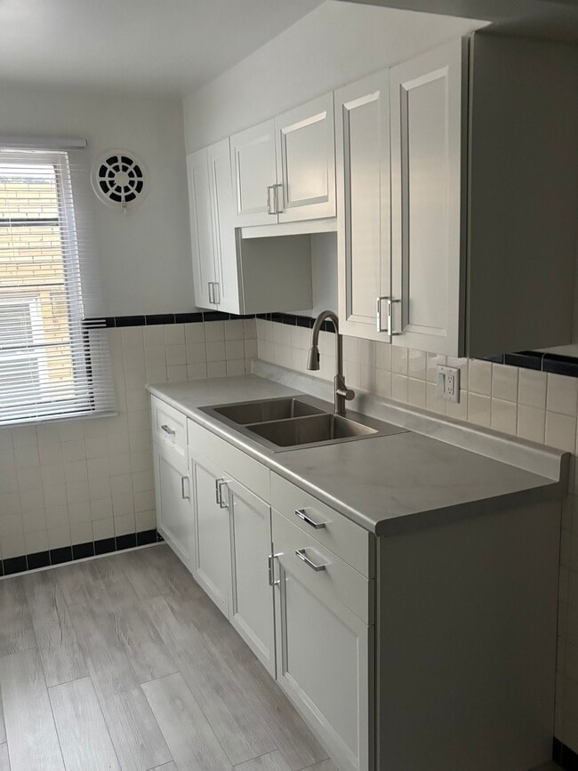 Kitchen - 2340 Losantiville Ave