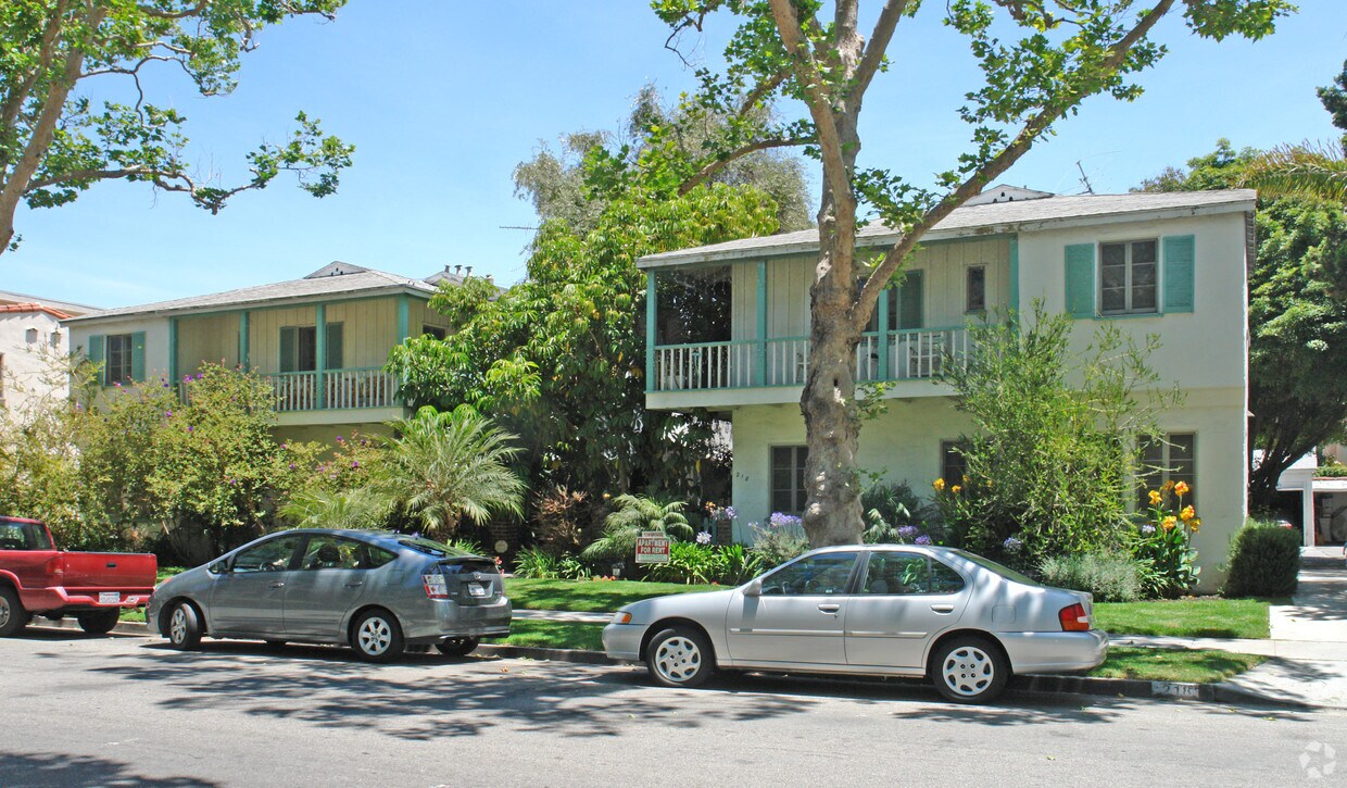 Building Photo - 216-218 S Arnaz Dr