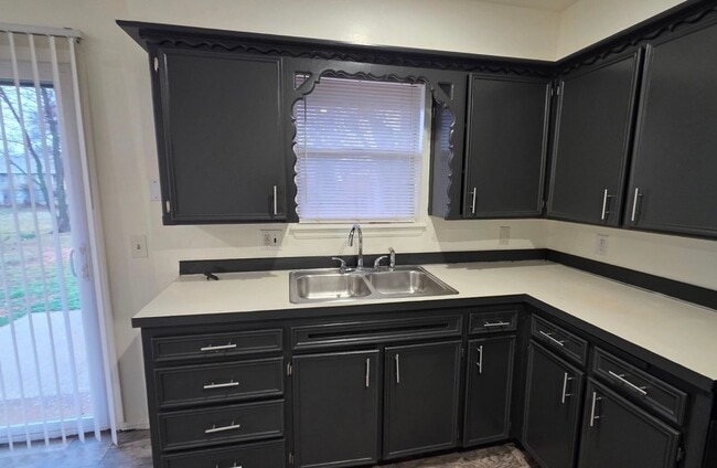 Foto del edificio - 3 bedroom 1 bath