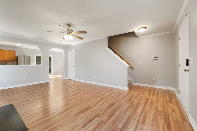 Foto del edificio - Charming 3-Bedroom With Fenced Yard Available Early May!