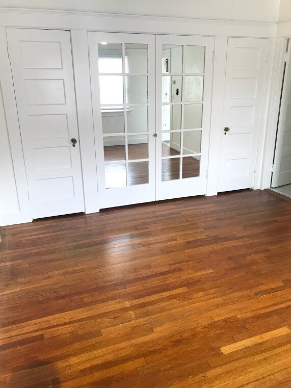 Building Photo - Beautiful 1 Bedroom with Vintage Floors an...