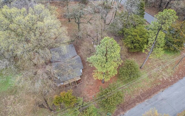 Foto del edificio - Charming 2 Bedroom Home on a Large Private Lot!