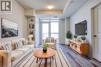 Building Photo - 461 Green Rd