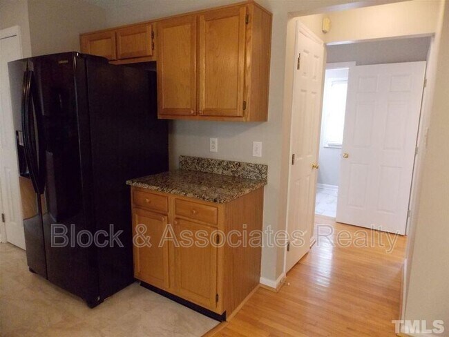 Foto del edificio - 223 Mint Hill Dr