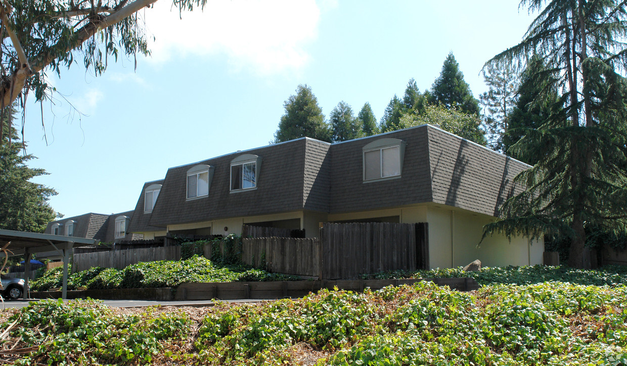 Building Photo - The Meadows Apartments