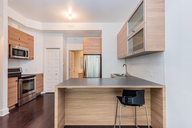 Building Photo - 6670 Rue Jeanne-Mance