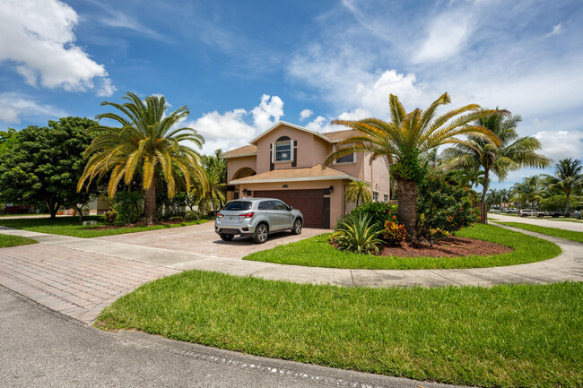 Foto del edificio - 5840 SW 57th Way