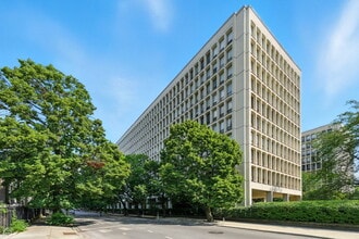 Building Photo - 1400 E 55th Pl