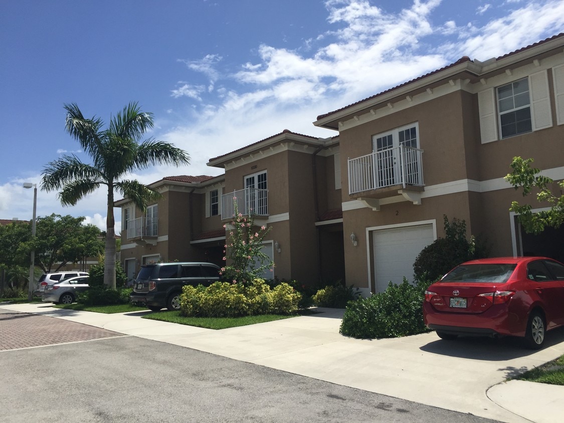 10336 SW Sandalfoot Blvd, Boca Raton, FL 33428 Townhome Rentals in