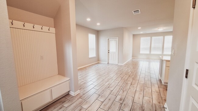 Building Photo - 124 Peruvian Ln