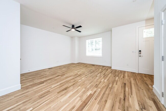 Foto del edificio - 3800 Lands End Ct