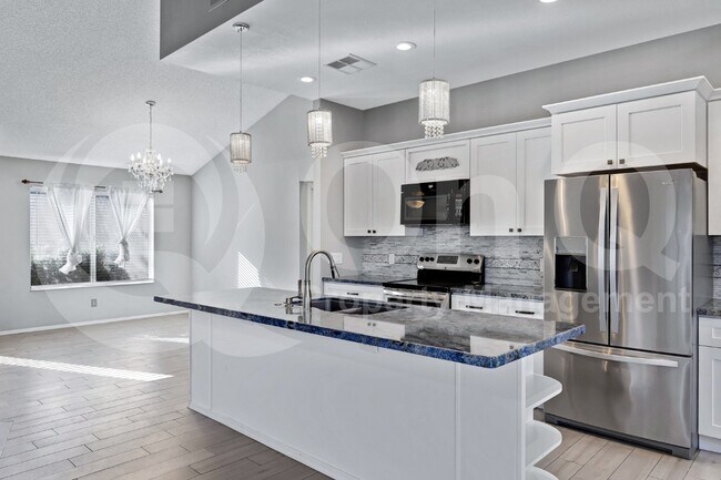 Foto del edificio - 792 W El Monte Pl