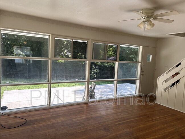 Building Photo - 12803 Leahy Dr