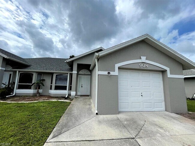 Foto del edificio - 908 Cape Coral Pkwy W