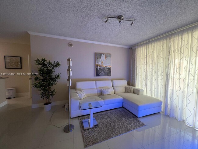Foto del edificio - 17100 N Bay Rd