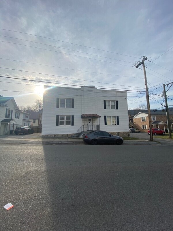 Building Photo - 209 College Ave