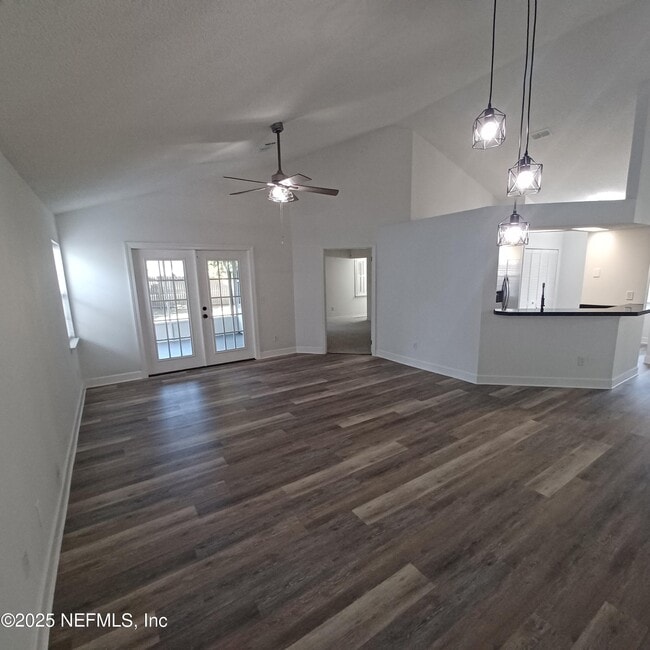 Foto del edificio - 7775 Mactavish Way S