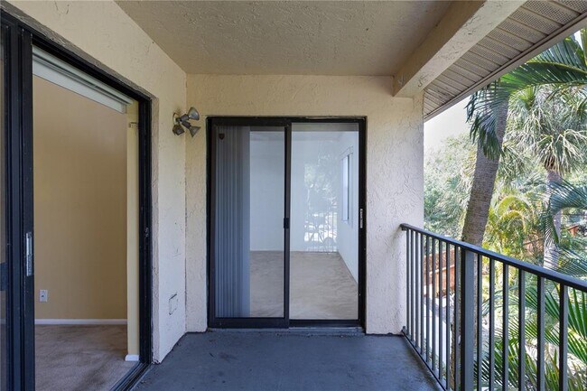 Building Photo - 9999 Summerbreeze Dr