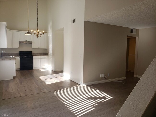Building Photo - 9825 Laurel Canyon Blvd