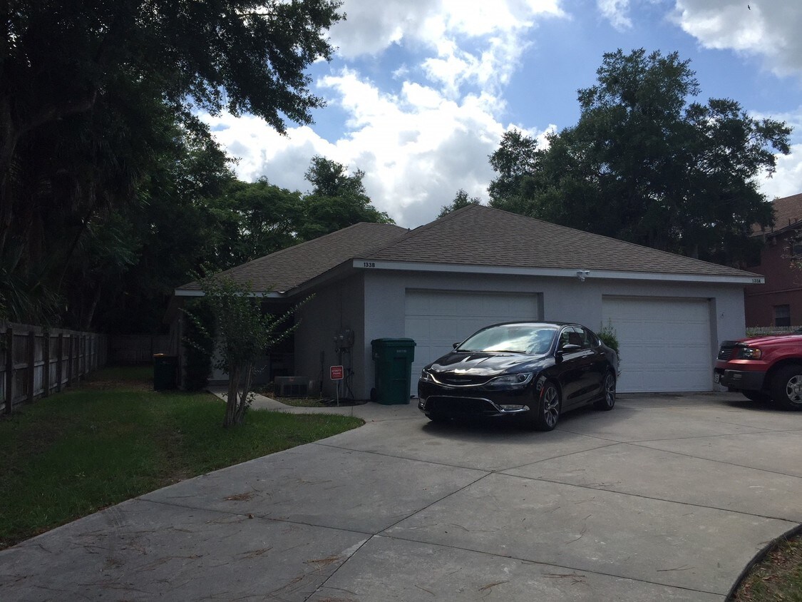 Foto principal - 133 S Grove St