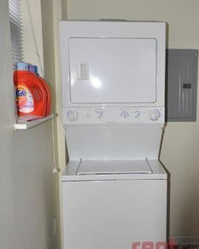 Foto del edificio - Three Bedroom and One bathroom apartment