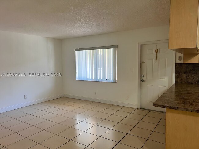 Foto del edificio - 7910 Taft St