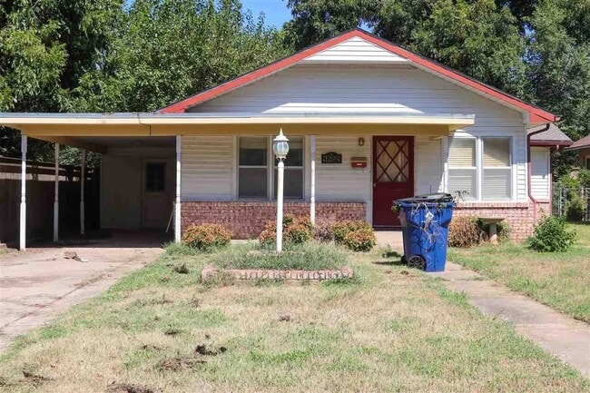 Building Photo - 1209 W Spruce Ave