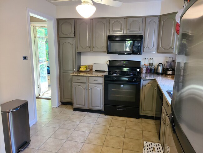 kitchen - 9112 Forestview Rd