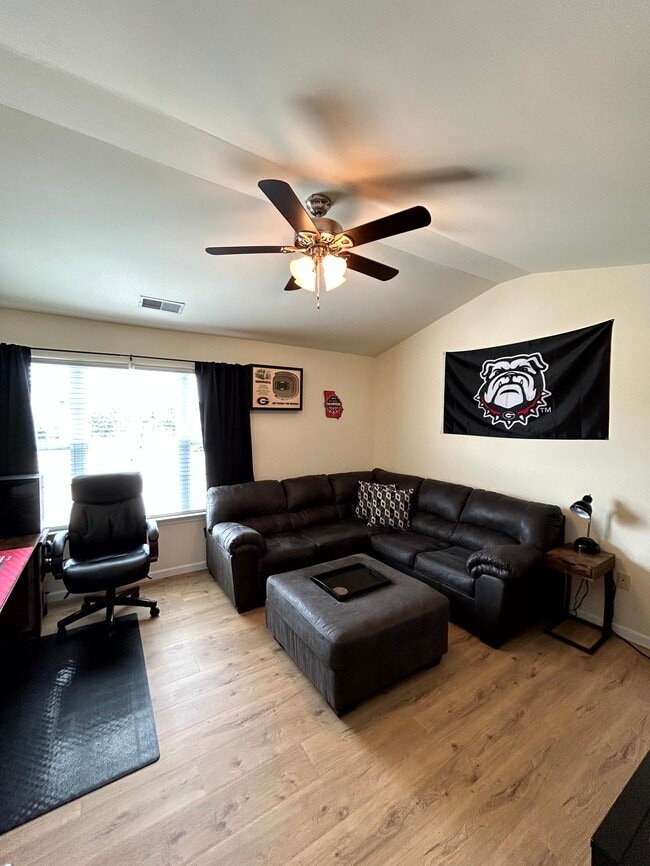 Building Photo - 122 Sonata Cir