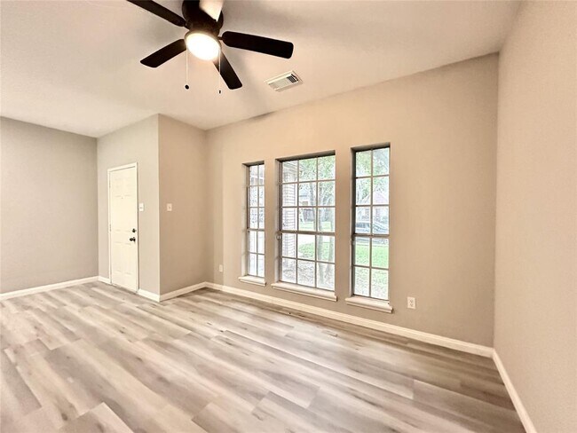 Building Photo - 706 Shiremeadow Dr