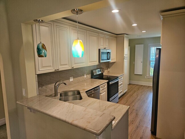 Building Photo - Stylish Palm Harbor Home in Bentley Park –...