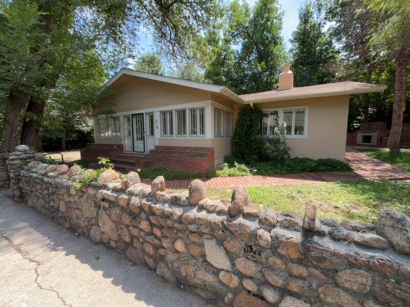 Foto principal - Retro 50's style home all on one level in ...