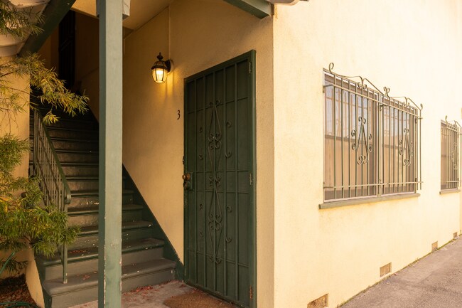 Building Photo - 1745 Mariposa Ave