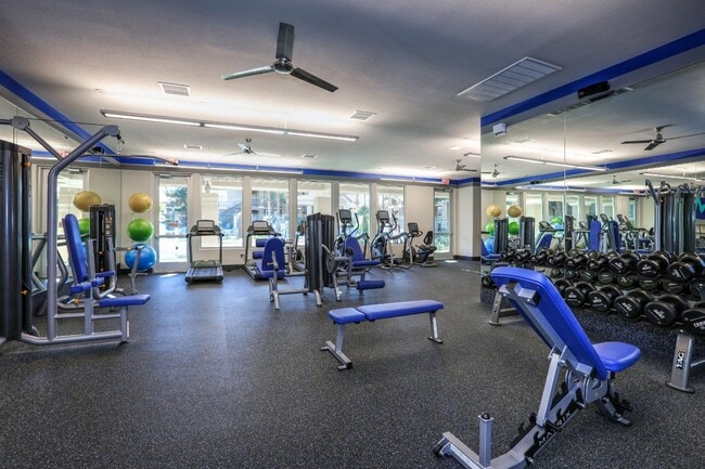 Gimnasio - Milan Apartment Townhomes
