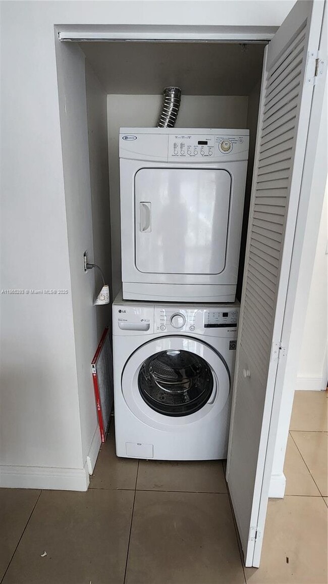 Foto del edificio - 3470 E Coast Ave