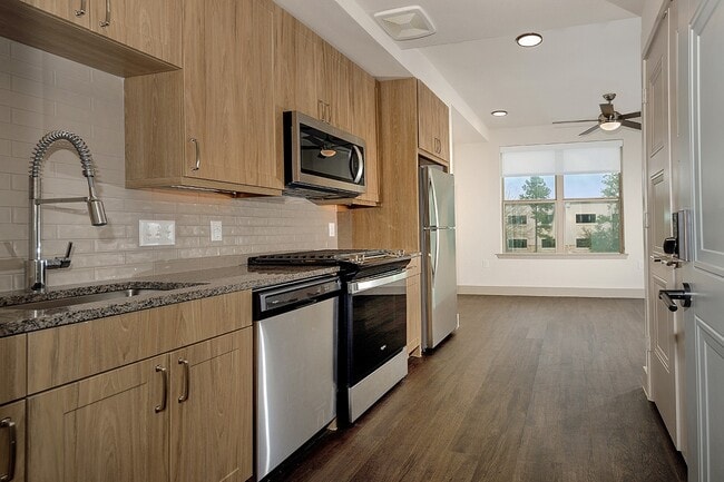 Building Photo - 8900 Six Pines Dr