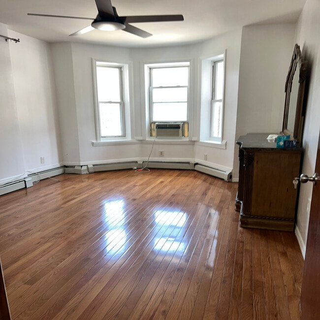 Building Photo - 227A Manhattan Ave