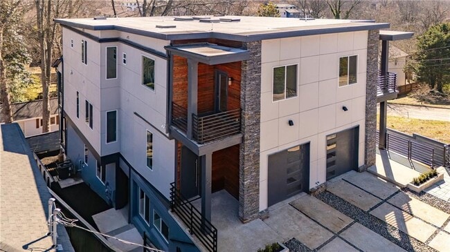 Building Photo - 147 Hutchinson St NE